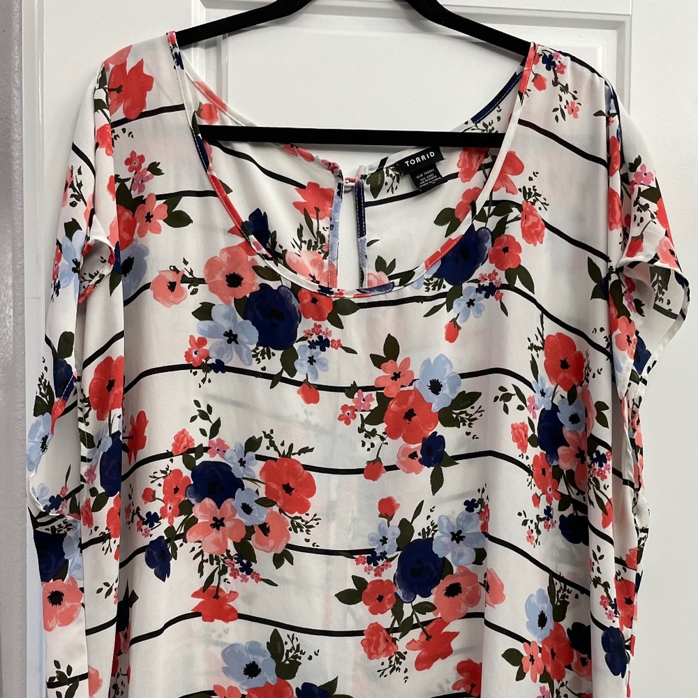 Womens Torrid Button Back Floral & Stripe Blouse Size 3 (22W-24W)
